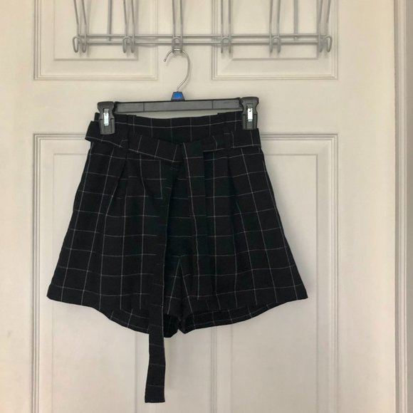 Black shorts - Picture 3 of 3